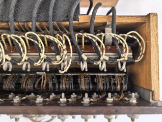 Kleiner Klappenschrank zu 10 Leitungen Wehrmacht, datiert 1939, Ungereinigtes Stück, Funktion nicht geprüft