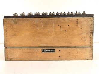 Kleiner Klappenschrank zu 10 Leitungen Wehrmacht, datiert 1939, Ungereinigtes Stück, Funktion nicht geprüft