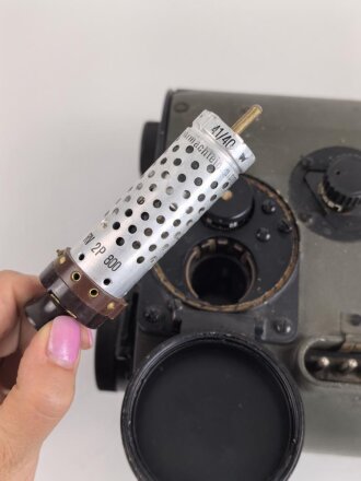 Lichtsprechgerät 80 Wehrmacht. Optischer Sender / Empfänger.  Hersteller blc für Carl Zeiss Jena. Optisch einwandfrei, Originallack, Funktion nicht geprüft. Im passenden Lederbehälter, dieser datiert 1940