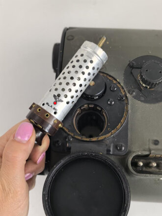 Lichtsprechgerät 80 Wehrmacht. Optischer Sender / Empfänger.  Hersteller blc für Carl Zeiss Jena. Optisch einwandfrei, Originallack, Funktion nicht geprüft. Im passenden Lederbehälter, dieser datiert 1940