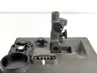 Lichtsprechgerät 80 Wehrmacht. Optischer Sender / Empfänger.  Hersteller blc für Carl Zeiss Jena. Optisch einwandfrei, Originallack, Funktion nicht geprüft. Im passenden Lederbehälter, dieser datiert 1940