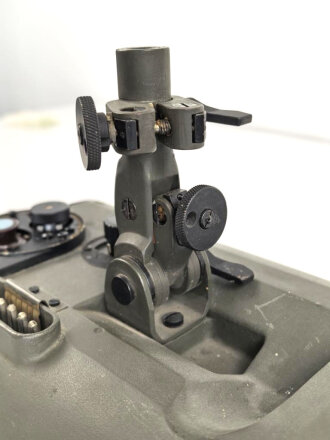 Lichtsprechgerät 80 Wehrmacht. Optischer Sender / Empfänger.  Hersteller blc für Carl Zeiss Jena. Optisch einwandfrei, Originallack, Funktion nicht geprüft. Im passenden Lederbehälter, dieser datiert 1940