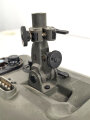 Lichtsprechgerät 80 Wehrmacht. Optischer Sender / Empfänger.  Hersteller blc für Carl Zeiss Jena. Optisch einwandfrei, Originallack, Funktion nicht geprüft. Im passenden Lederbehälter, dieser datiert 1940