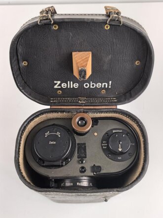 Lichtsprechgerät 80 Wehrmacht. Hersteller  Carl Zeiss Jena 1938. Optisch einwandfrei, Originallack, Funktion nicht geprüft. Im passenden Behälter, diesem fehlt ein Metallbeschlag um den zweiten verschluss zu halten sowie die beiden seitlichen D-Ringe.