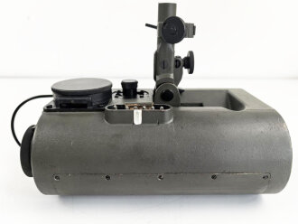 Lichtsprechgerät 80 Wehrmacht. Hersteller  Carl Zeiss Jena 1938. Optisch einwandfrei, Originallack, Funktion nicht geprüft. Im passenden Behälter, diesem fehlt ein Metallbeschlag um den zweiten verschluss zu halten sowie die beiden seitlichen D-Ringe.