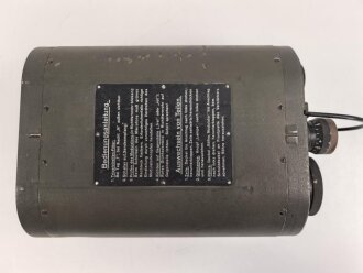 Lichtsprechgerät 80 Wehrmacht. Hersteller  Carl Zeiss Jena 1938. Optisch einwandfrei, Originallack, Funktion nicht geprüft. Im passenden Behälter, diesem fehlt ein Metallbeschlag um den zweiten verschluss zu halten sowie die beiden seitlichen D-Ringe.