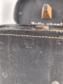 Lichtsprechgerät 80 Wehrmacht. Hersteller  Carl Zeiss Jena 1938. Optisch einwandfrei, Originallack, Funktion nicht geprüft. Im passenden Behälter, diesem fehlt ein Metallbeschlag um den zweiten verschluss zu halten sowie die beiden seitlichen D-Ringe.