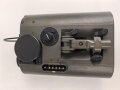 Lichtsprechgerät 80 Wehrmacht. Hersteller  Carl Zeiss Jena 1938. Optisch einwandfrei, Originallack, Funktion nicht geprüft. Im passenden Behälter, diesem fehlt ein Metallbeschlag um den zweiten verschluss zu halten sowie die beiden seitlichen D-Ringe.