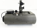 Lichtsprechgerät 80 Wehrmacht. Hersteller  Carl Zeiss Jena 1938. Optisch einwandfrei, Originallack, Funktion nicht geprüft. Im passenden Behälter, diesem fehlt ein Metallbeschlag um den zweiten verschluss zu halten sowie die beiden seitlichen D-Ringe.