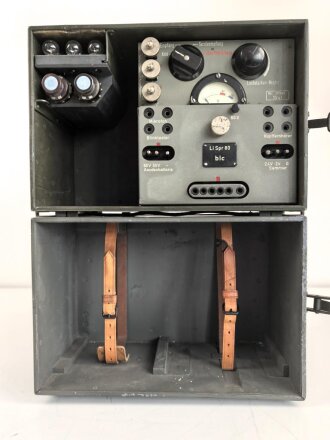 Lichtsprechgerät 80 Wehrmacht. Tornister Ober- und Unterteil in der jeweils 3.Ausführung. Der Verstärker von 1941. Originallack ? Funktion nicht geprüft