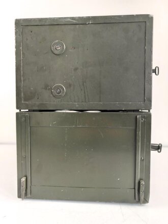 Lichtsprechgerät 80 Wehrmacht. Tornister Ober- und Unterteil in der jeweils 3.Ausführung. Der Verstärker von 1941. Originallack ? Funktion nicht geprüft