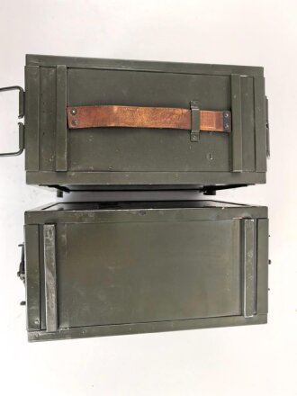 Lichtsprechgerät 80 Wehrmacht. Tornister Ober- und Unterteil in der jeweils 3.Ausführung. Der Verstärker von 1941. Originallack ? Funktion nicht geprüft