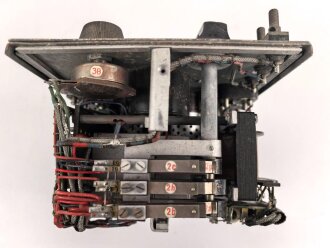 Lichtsprechgerät 80 Wehrmacht. Tornister Ober- und Unterteil in der jeweils 3.Ausführung. Der Verstärker von 1940. Originallack , ungereinigt, die Verschlüsse der Deckel neuzeitlich ergänzt. Funktion nicht geprüft