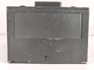 Lichtsprechgerät 80 Wehrmacht. Tornister Ober- und Unterteil in der jeweils 3.Ausführung. Der Verstärker von 1940. Originallack , ungereinigt, die Verschlüsse der Deckel neuzeitlich ergänzt. Funktion nicht geprüft