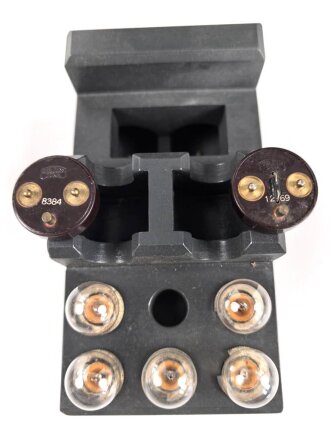 Lichtsprechgerät 80 Wehrmacht. Tornister Ober- und Unterteil in der jeweils 3.Ausführung. Der Verstärker von 1940. Originallack , ungereinigt, die Verschlüsse der Deckel neuzeitlich ergänzt. Funktion nicht geprüft