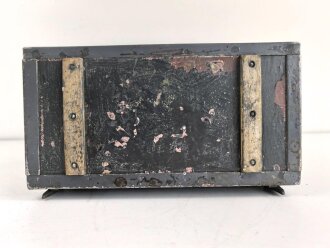 Lichtsprechgerät 80 Wehrmacht. Tornister Unterteil in der 2.Ausführung. Restauriertes Stück, der Nickelsammler ist eine neuzeitliche Atrappe. Ungereinigt