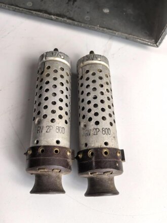 Lichtsprechgerät 80 Wehrmacht. Tornister Unterteil in der 2.Ausführung. Restauriertes Stück, der Nickelsammler ist eine neuzeitliche Atrappe. Ungereinigt