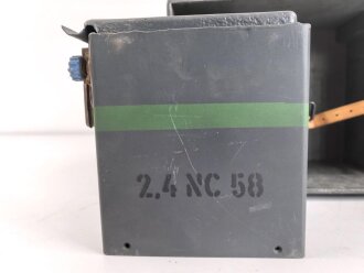 Lichtsprechgerät 80 Wehrmacht. Tornister Unterteil in der 2.Ausführung. Restauriertes Stück, der Nickelsammler ist eine neuzeitliche Atrappe. Ungereinigt