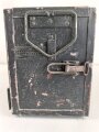 Lichtsprechgerät 80 Wehrmacht. Tornister Unterteil in der 2.Ausführung. Restauriertes Stück, der Nickelsammler ist eine neuzeitliche Atrappe. Ungereinigt