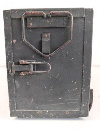 Lichtsprechgerät 80 Wehrmacht. Tornister Unterteil in der 3.Ausführung. Originallack,die Halteriemen neuzeitlich ergänzt