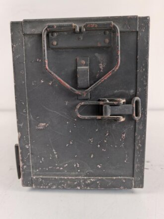 Lichtsprechgerät 80 Wehrmacht. Tornister Unterteil in der 3.Ausführung. Originallack,die Halteriemen neuzeitlich ergänzt