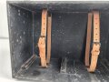 Lichtsprechgerät 80 Wehrmacht. Tornister Unterteil in der 3.Ausführung. Originallack,die Halteriemen neuzeitlich ergänzt
