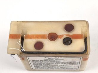 Sammler 2 B 19 ( Bleisammler ) Wehrmacht. Datiert 1943, gehört unter anderem in den Batterietornister 1. Ausführung zum Lichtsprechgerät 80. Guter Zustand