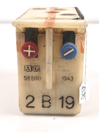 Sammler 2 B 19 ( Bleisammler ) Wehrmacht. Datiert 1943, gehört unter anderem in den Batterietornister 1. Ausführung zum Lichtsprechgerät 80. Guter Zustand