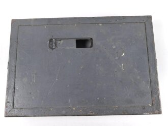 Lichtsprechgerät 80 Wehrmacht. Gehäusedeckel zum Tornister Unterteil in der  1. und 2. Ausführung. Überlackiertes Stück