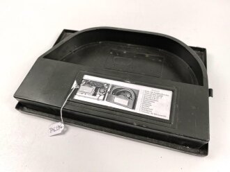 Lichtsprechgerät 80 Wehrmacht. Gehäusedeckel zum Tornister Unterteil in der  1. und 2. Ausführung. Vermutlich überlackiertes Stück,  Inhaltverzeichnis für die 1. Ausführung als Fotokopie
