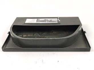 Lichtsprechgerät 80 Wehrmacht. Gehäusedeckel zum Tornister Unterteil in der  1. und 2. Ausführung. Vermutlich überlackiertes Stück,  Inhaltverzeichnis für die 1. Ausführung als Fotokopie