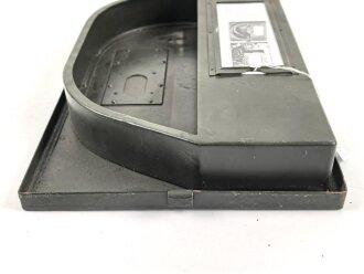Lichtsprechgerät 80 Wehrmacht. Gehäusedeckel zum Tornister Unterteil in der  1. und 2. Ausführung. Vermutlich überlackiertes Stück,  Inhaltverzeichnis für die 1. Ausführung als Fotokopie