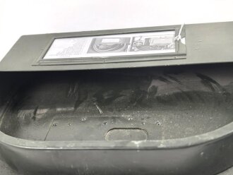 Lichtsprechgerät 80 Wehrmacht. Gehäusedeckel zum Tornister Unterteil in der  1. und 2. Ausführung. Vermutlich überlackiertes Stück,  Inhaltverzeichnis für die 1. Ausführung als Fotokopie