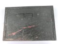Lichtsprechgerät 80 Wehrmacht. Gehäusedeckel zum Tornister Unterteil in der  1. und 2. Ausführung. Vermutlich überlackiertes Stück,  Inhaltverzeichnis für die 1. Ausführung als Fotokopie