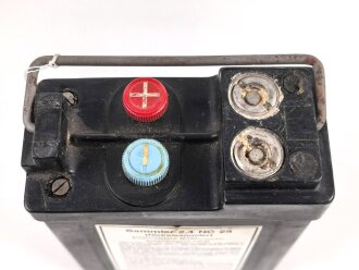 Lichtsprechgerät 80 Wehrmacht, Sammler 2,4 NC 28 ( Nickelsammler ) Wehrmacht. Gehört unter anderem in den Batterietornister 2. und 3. Ausführung. Guter Zustand