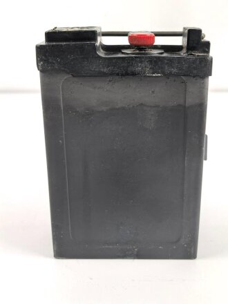 Lichtsprechgerät 80 Wehrmacht, Sammler 2,4 NC 28 ( Nickelsammler ) Wehrmacht. Gehört unter anderem in den Batterietornister 2. und 3. Ausführung. Guter Zustand