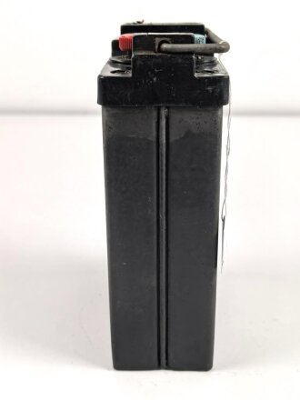 Lichtsprechgerät 80 Wehrmacht, Sammler 2,4 NC 28 ( Nickelsammler ) Wehrmacht. Gehört unter anderem in den Batterietornister 2. und 3. Ausführung. Guter Zustand