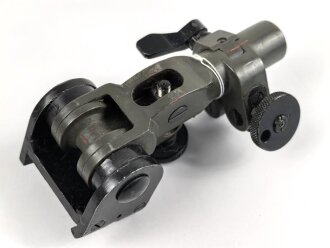 Lichtsprechgerät 80 Wehrmacht. "Gestellaufsatzstück " für ganz frühe Geräte um die Optik mit dem Gedstell zu Verbinden. Ab etwa 1937 nicht mehr produziert, das die Optiken von Hause aus mit einer Aufnahme versehen waren.