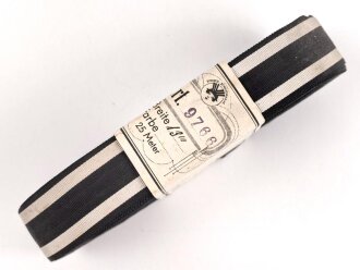 Preussen, Bündel Band für Eisernes Kreuz 2. Klasse 1914. Breite 30mm, in der originalen- leicht defekten -  Banderole, laut dieser 25 Meter.