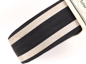 Preussen, Bündel Band für Eisernes Kreuz 2. Klasse 1914. Breite 30mm, in der originalen- leicht defekten -  Banderole, laut dieser 25 Meter.