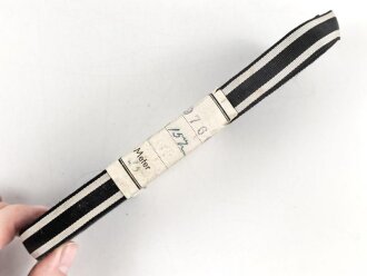 Preussen, Bündel Band für die Bandspange für Eisernes Kreuz 2. Klasse 1914. Breite 15mm, in der originalen Banderole, laut dieser 25 Meter
