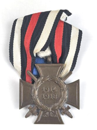 Ehrenkreuz für Frontkämpfer an Teil einer Bandspange, Hersteller  " G7"