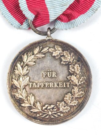 Hessen, Allgemeines Ehrenzeichen  " Für Tapferkeit" , am Band