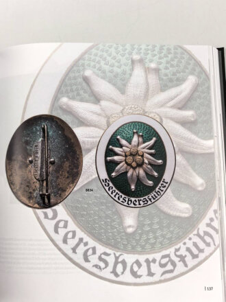 Auktionskatalog "Hermann Historica  23.Mai 2026" - Orden und Militaria ab 1919, leicht gebraucht