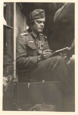 Brustmikrofon im Gebrauch bei der Wehrmacht, Maße 6,5 x 9,5 cm