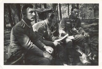 Foto Funkgerät im Gebrauch bei der Wehrmacht, Maße 9 x 6 cm