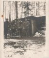 1. Weltkrieg, zwei Fotos von Feldgrauen, einmal mit Feldfernsprecher, Maße 9 x 10,5 cm