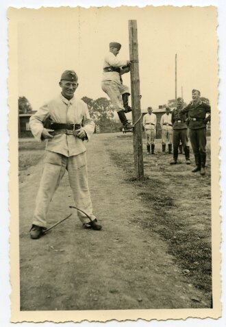 Angehörige der Nachrichtentruppe, Maße 6 x 9,5 cm