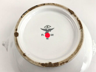 Luftwaffe , Kantinenporzellan große Terrine mit Löwenköpfen, Durchmesser etwa 24cm, Hersteller Johann Haviland Bavaria 1938. Gebraucht, unten am Rand kleiner Abplatzer