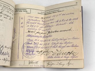 1. Weltkrieg, Militärpaß eines Angehörigen zunächst Infanterie Regiment 88, Krankerträgerausbildung, Pistole 08, ab 1914 Frankreichfeldzug, diverse Einsätze in Verdun